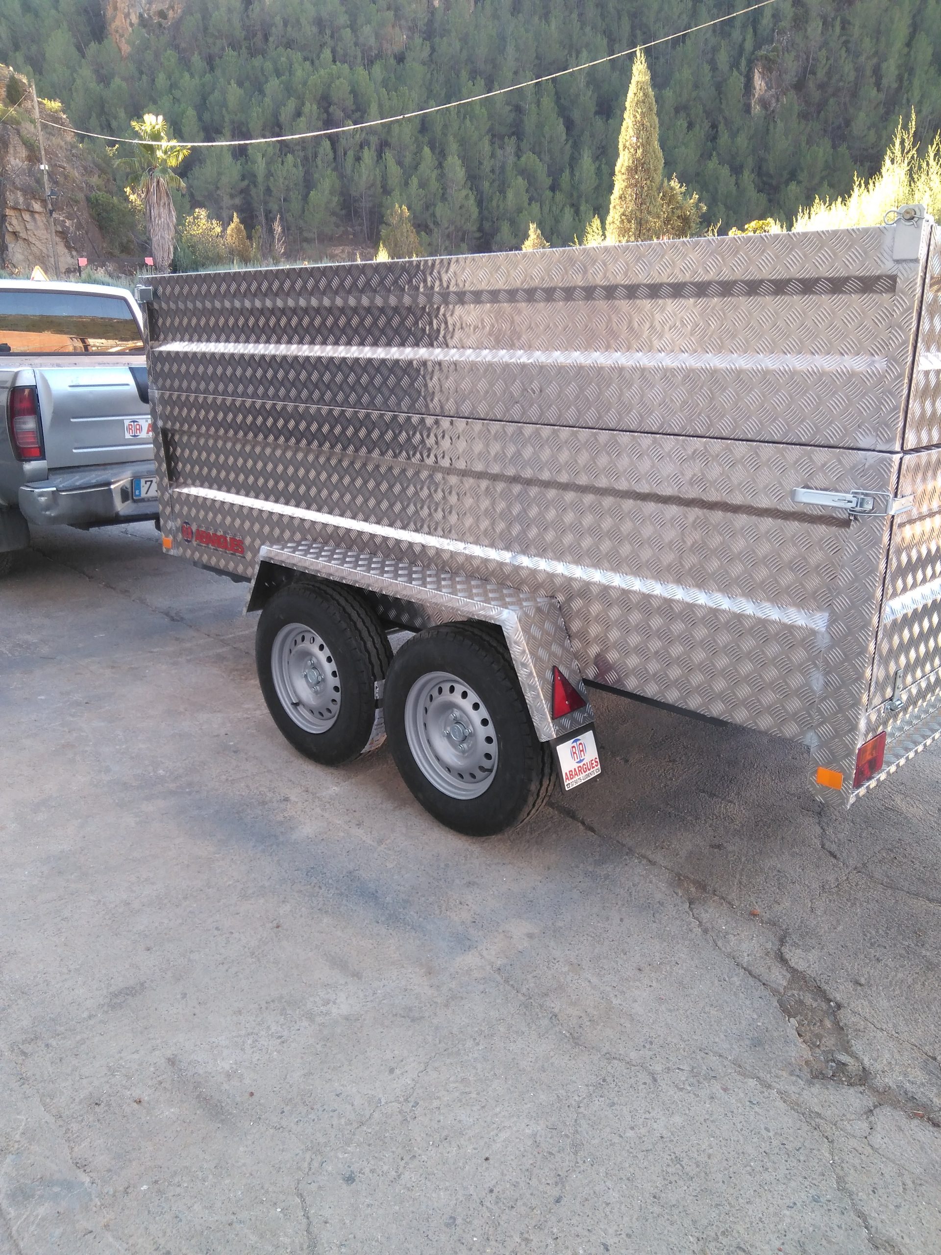 Photo remolque carga basculante aluminio