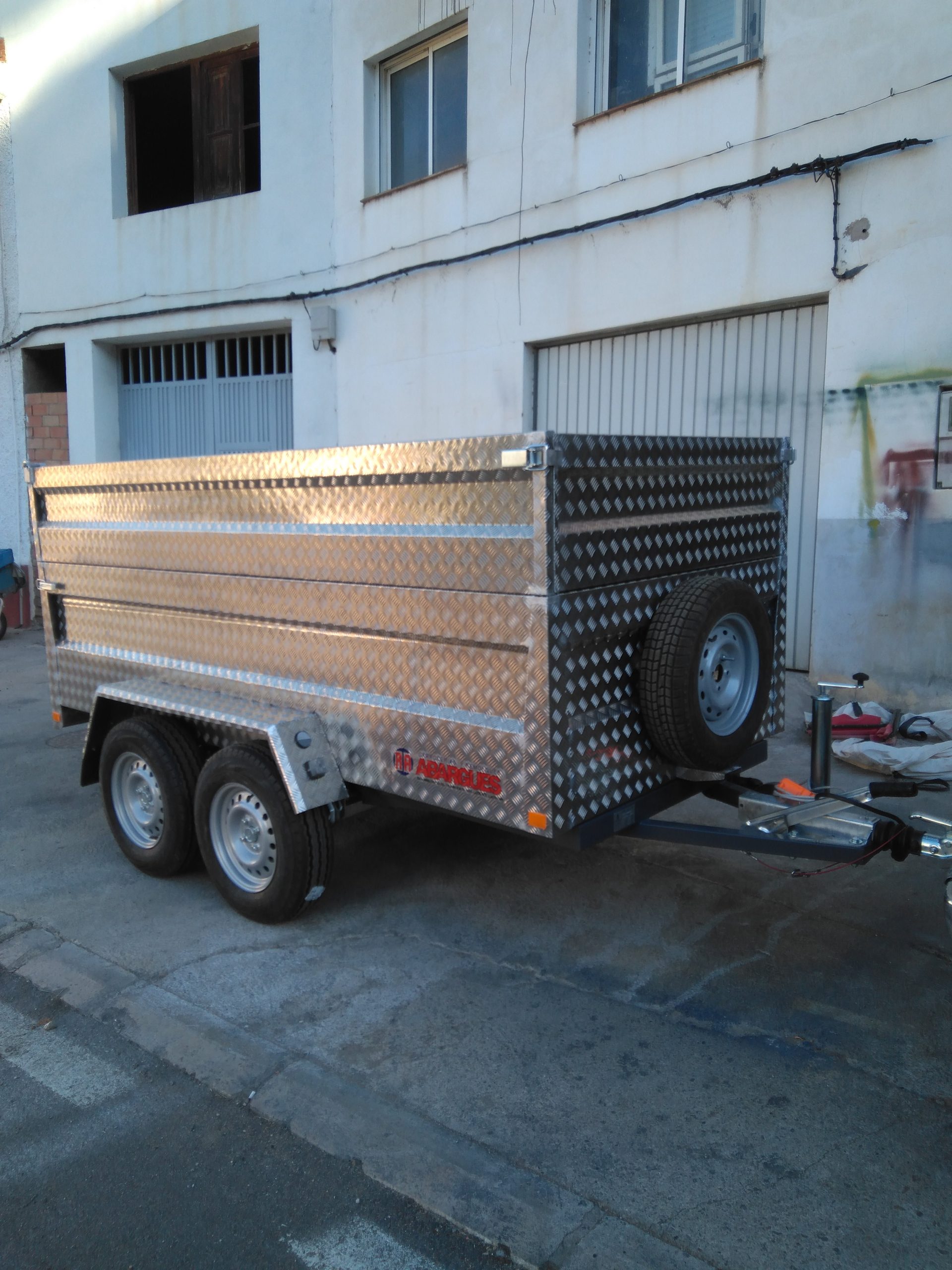 Photo remolque carga basculante aluminio