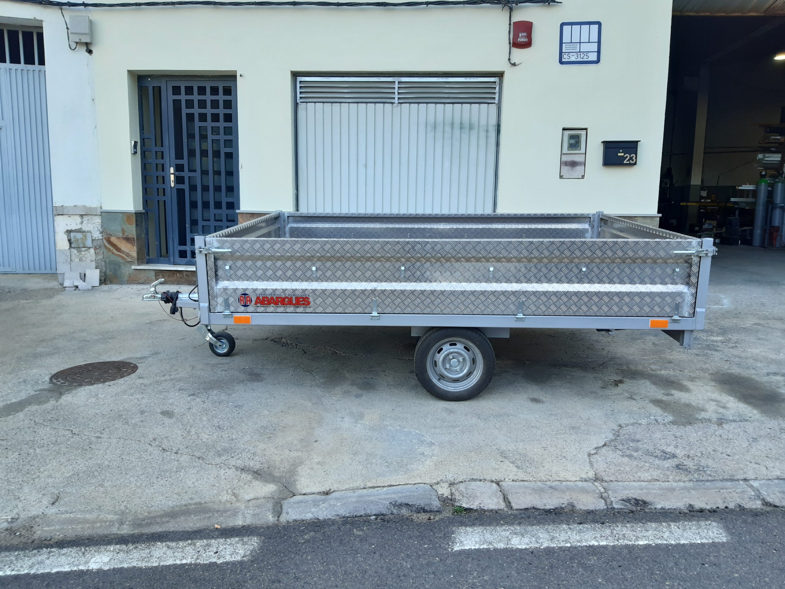 Photo remolque carga basculante aluminio